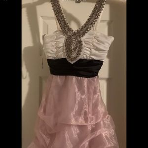 Jr women above knee formal dress for prom or wedding. Fits size 5-7, worn only o